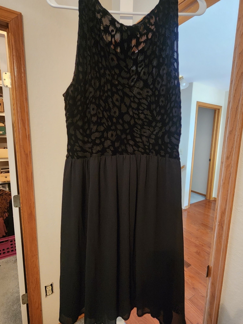 Forever 21 Black Sleeveless Dress with Textured Bodice